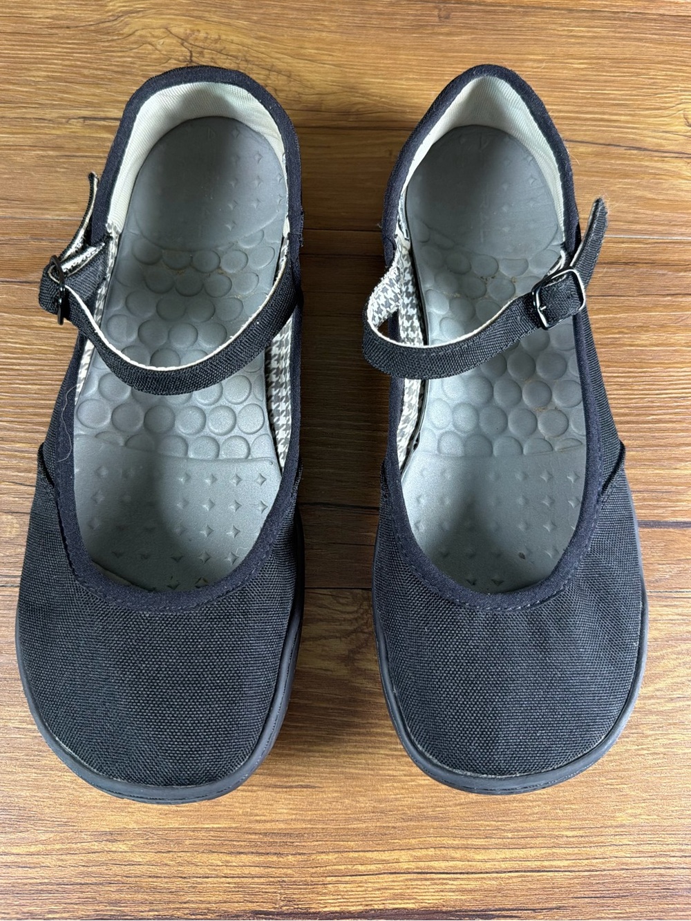 Astral Women's Mary Jay Mary Jane's Canvas Slip On Shoes Size 8.5 Flats Black